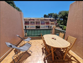 Studio piscine, proche mer, parking privé